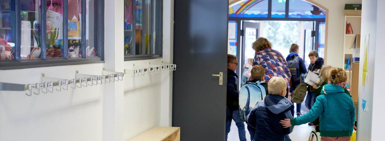 Afbeelding van jongeren in school